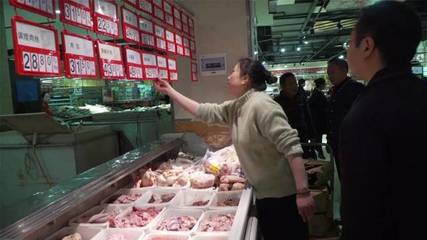 神農架突擊檢查超市冷凍食品，嚴把肉制品安全關